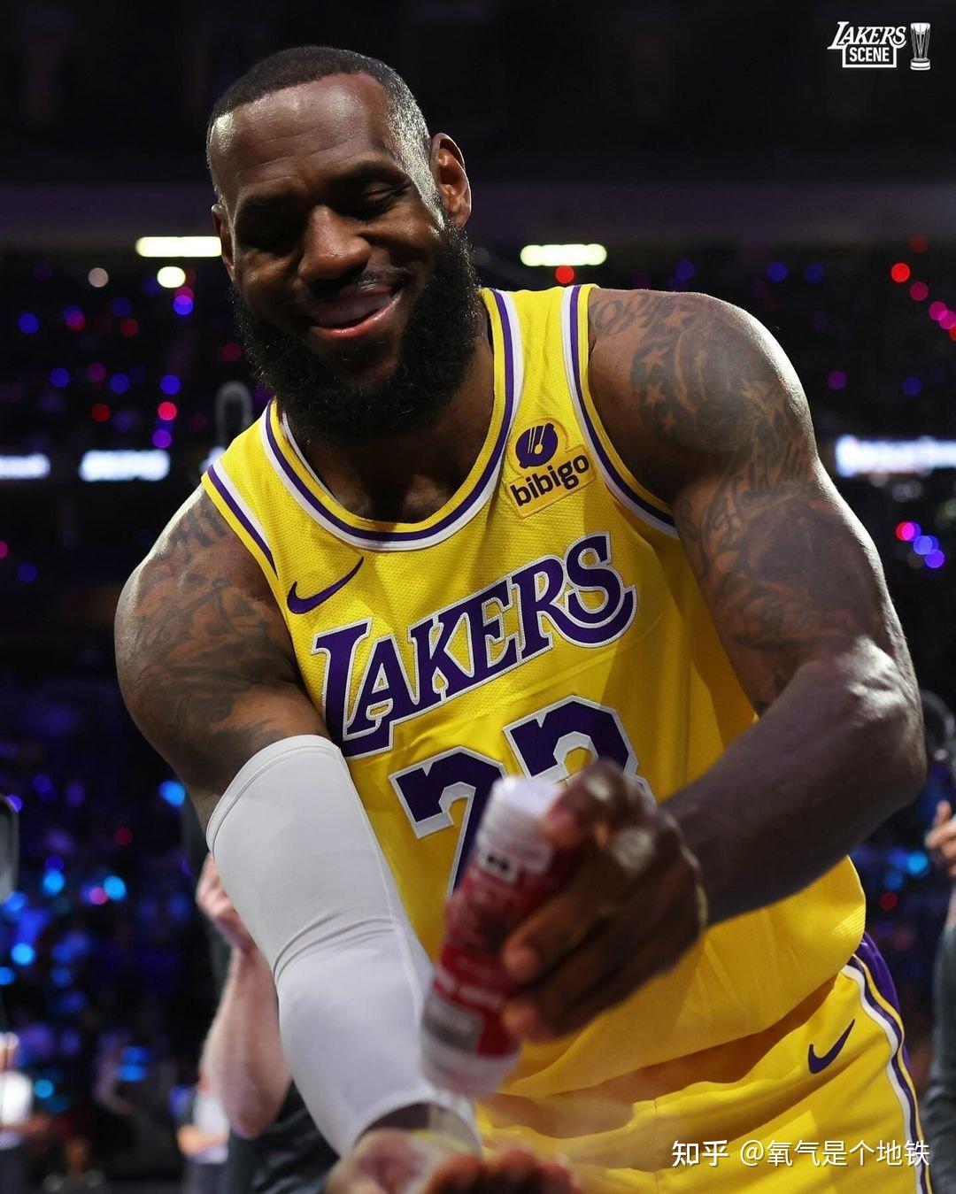 南宫28- 詹姆斯重要时刻晋级下一阶段,FPX带队取胜!赢得满堂喝彩