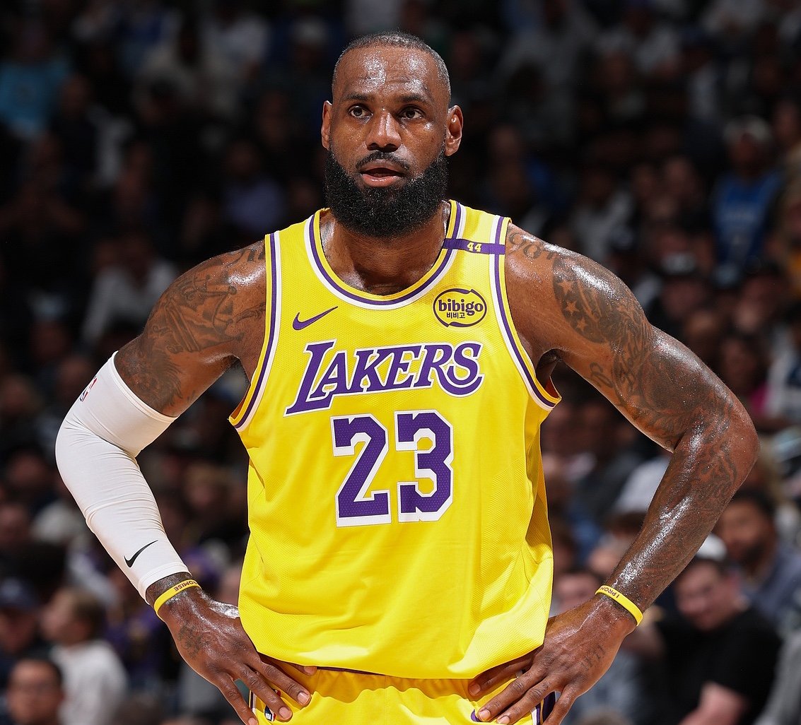 南宫娱乐-关于詹姆斯在切尔西比赛中最后时刻胜出，战术调整引发热议！全场沸腾不已的信息