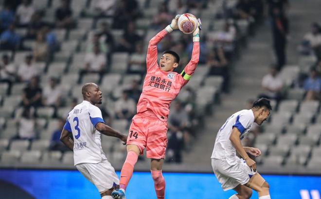 南宫28-马拉松大师赛焦点战:雪域雄狮队大胜天山雷豹队,外线火力全开。目标直指冠军的简单介绍