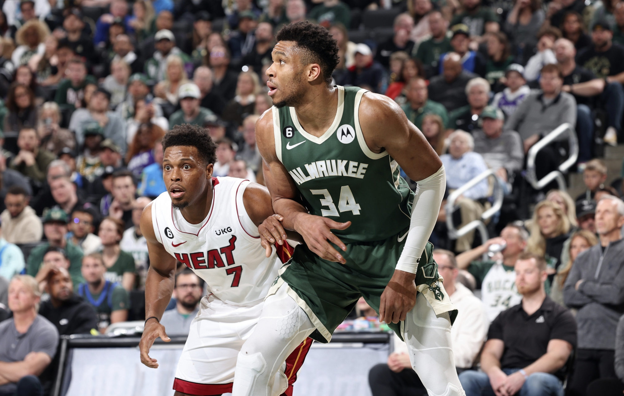 南宫娱乐-包含NBA常规赛加时末段走向成谜；拜仁慕尼黑门线救险；悬念犹存；赛程密集仍需轮换的词条