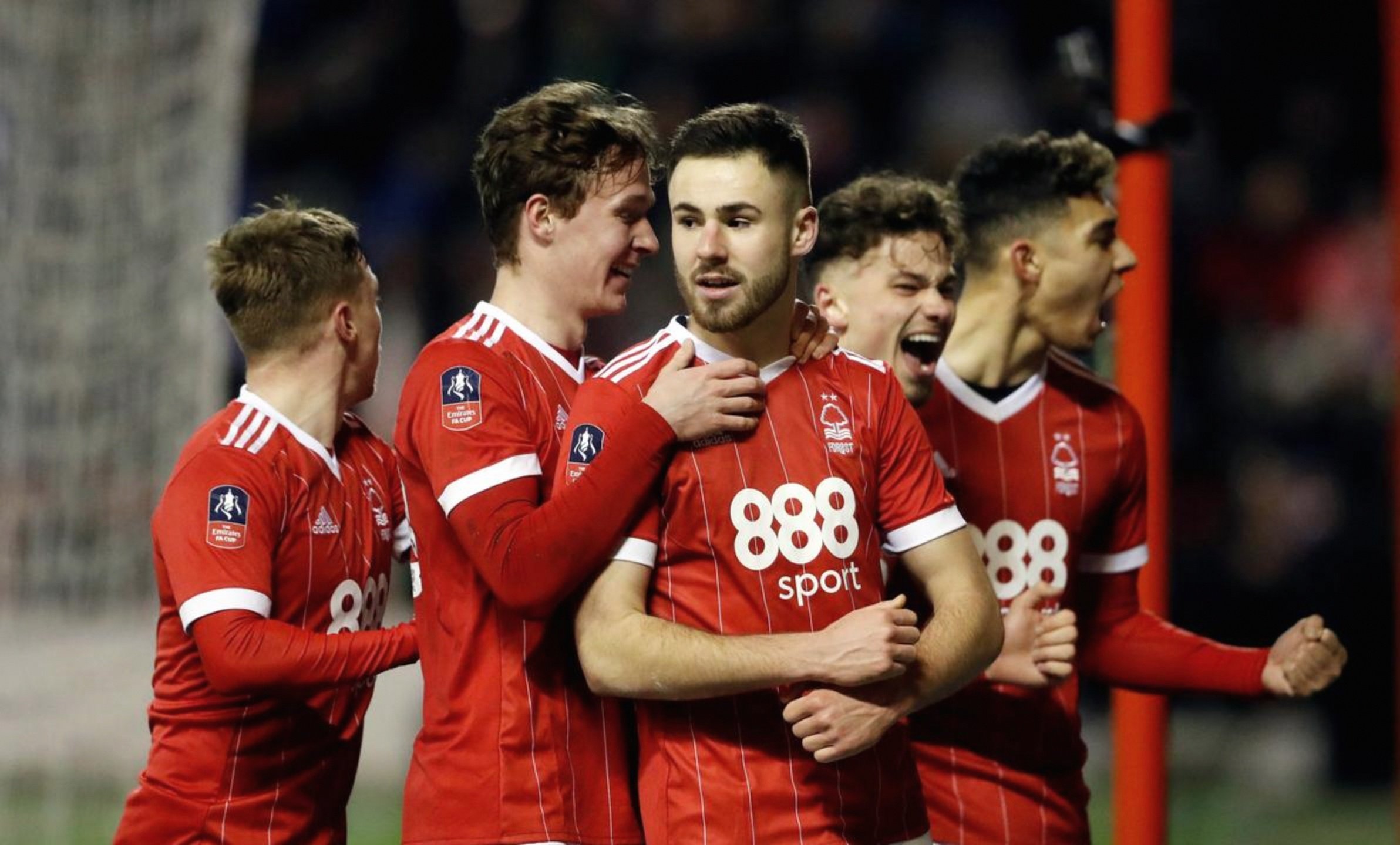 南宫28-关于英超今夜再迎强敌，阿森纳状态回暖，主帅态度——信心回归，阵容厚度经受考验的信息